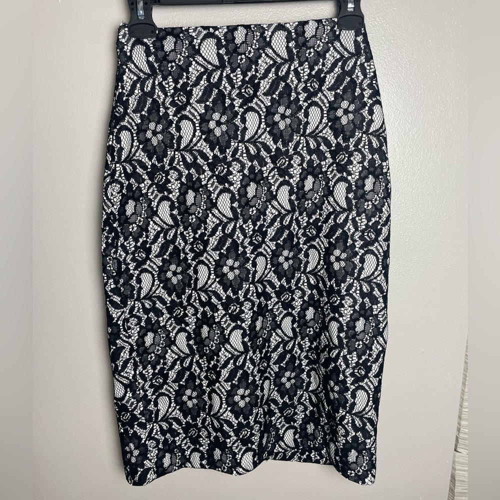 Worthington Black and White Floral Lace Pencil Skirt